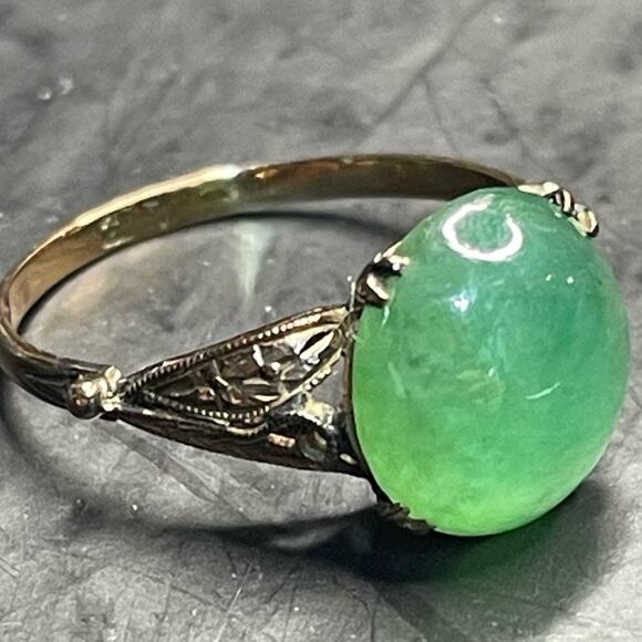Vintage 10K Gold and Jade Ring Size 5.5 - Picture 1 of 4